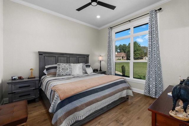 160 Chase Creek Dr. S, Henderson, TX 75654