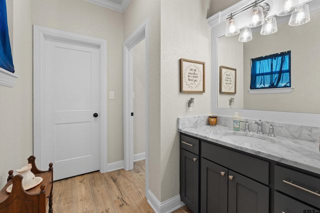 160 Chase Creek Dr. S, Henderson, TX 75654