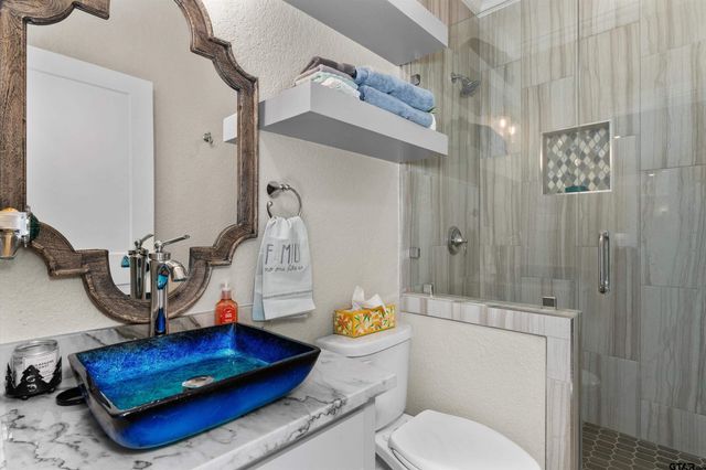 160 Chase Creek Dr. S, Henderson, TX 75654