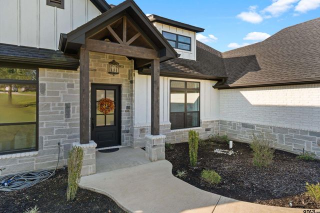 160 Chase Creek Dr. S, Henderson, TX 75654