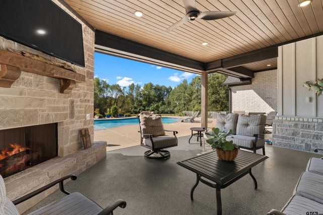 160 Chase Creek Dr. S, Henderson, TX 75654