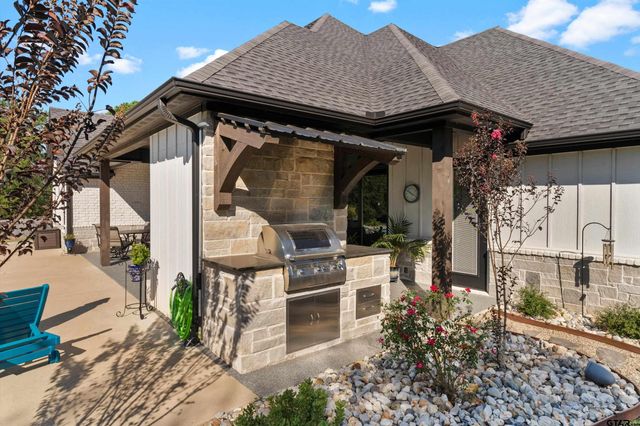 160 Chase Creek Dr. S, Henderson, TX 75654