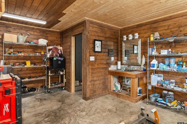 160 Chase Creek Dr. S, Henderson, TX 75654