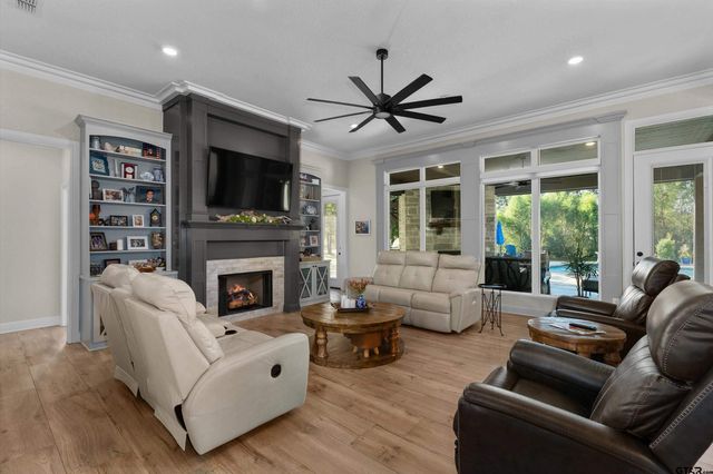 160 Chase Creek Dr. S, Henderson, TX 75654