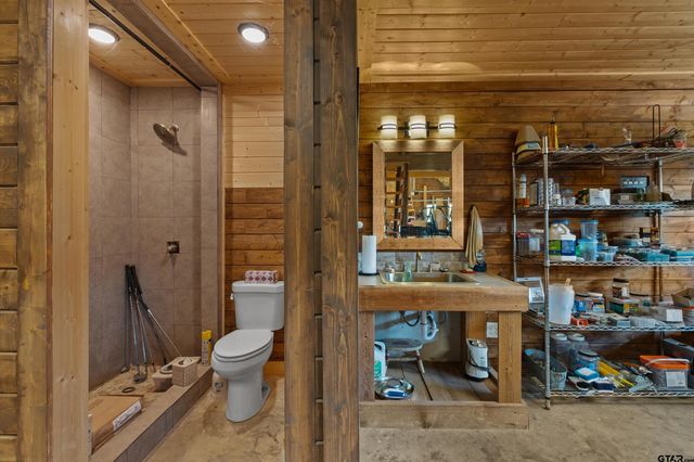 160 Chase Creek Dr. S, Henderson, TX 75654