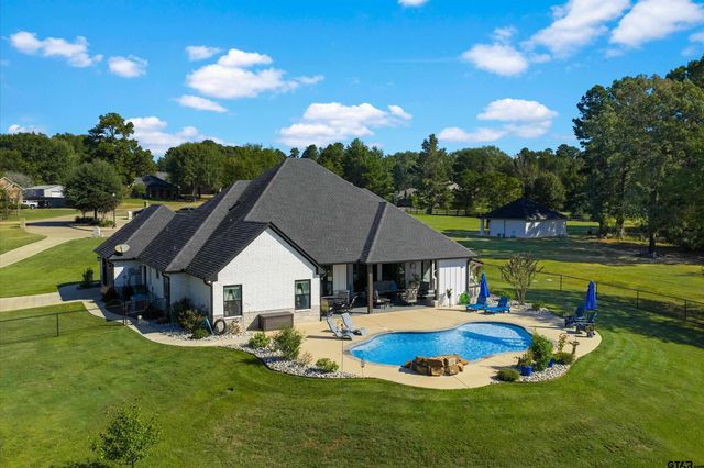 160 Chase Creek Dr. S, Henderson, TX 75654