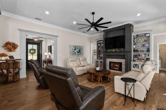 160 Chase Creek Dr. S, Henderson, TX 75654