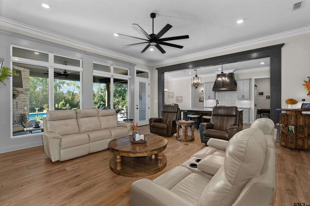 160 Chase Creek Dr. S, Henderson, TX 75654