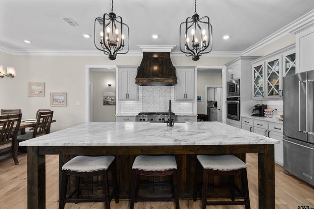 160 Chase Creek Dr. S, Henderson, TX 75654