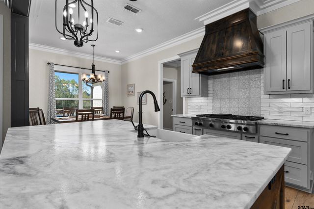 160 Chase Creek Dr. S, Henderson, TX 75654