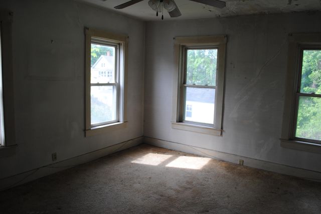 19 Pine Street, Rochester, NH 03867
