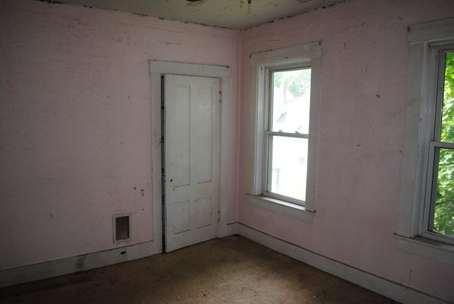 19 Pine Street, Rochester, NH 03867