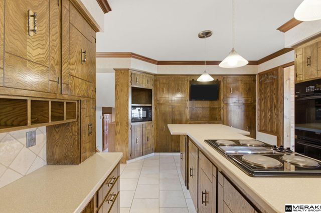 2008 S 146th Circle, Omaha, NE 68144