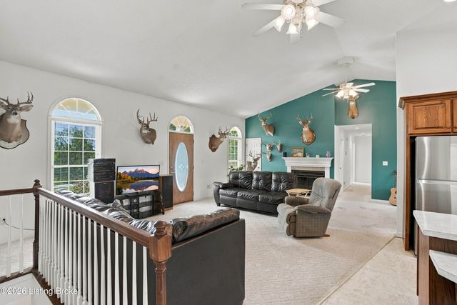 1196 Deerwood Dr, Coxs Creek, KY 40013