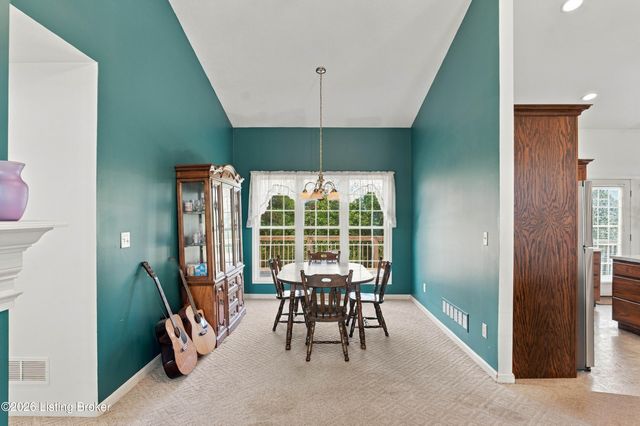 1196 Deerwood Dr, Coxs Creek, KY 40013
