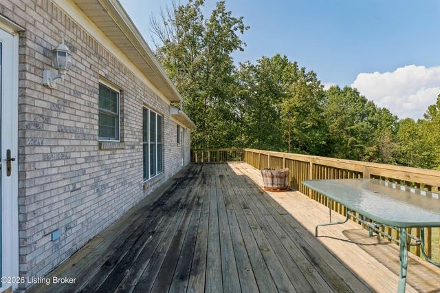 1196 Deerwood Dr, Coxs Creek, KY 40013