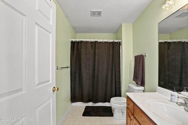 1196 Deerwood Dr, Coxs Creek, KY 40013