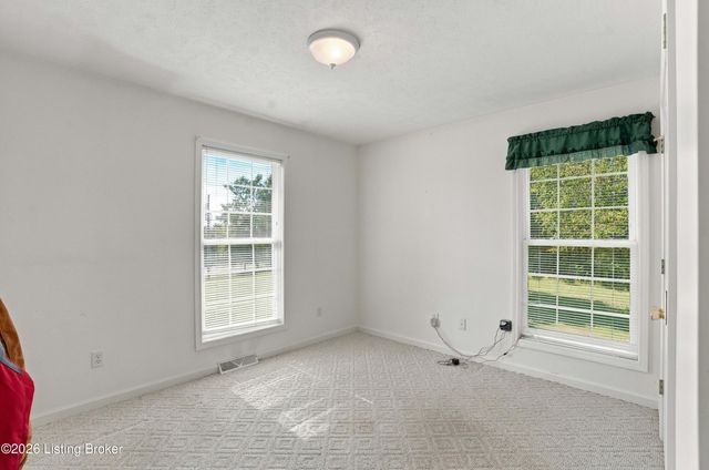 1196 Deerwood Dr, Coxs Creek, KY 40013