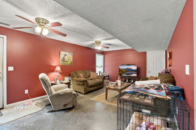 1196 Deerwood Dr, Coxs Creek, KY 40013