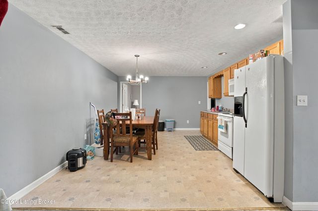 1196 Deerwood Dr, Coxs Creek, KY 40013