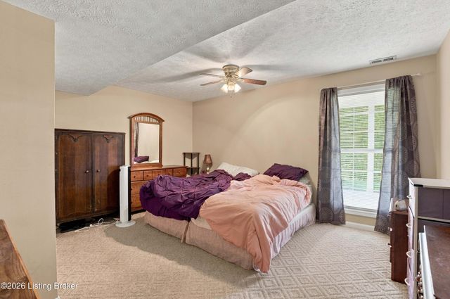 1196 Deerwood Dr, Coxs Creek, KY 40013