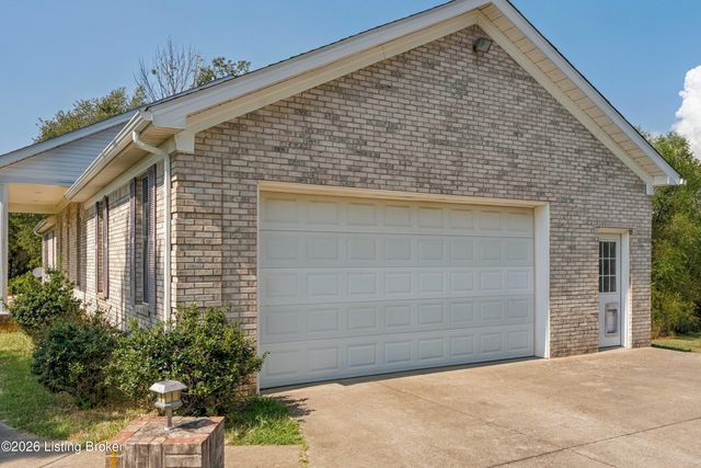 1196 Deerwood Dr, Coxs Creek, KY 40013