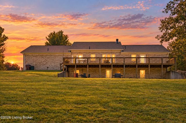 1196 Deerwood Dr, Coxs Creek, KY 40013