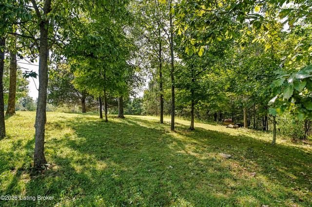 1196 Deerwood Dr, Coxs Creek, KY 40013
