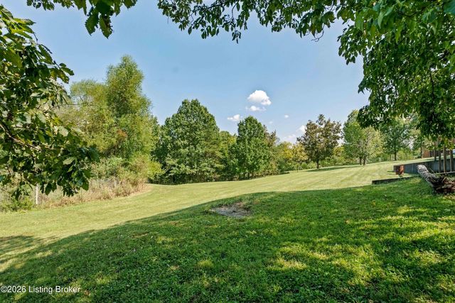 1196 Deerwood Dr, Coxs Creek, KY 40013