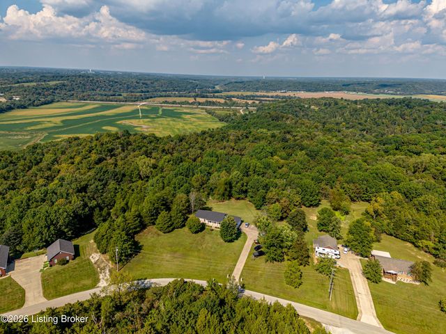 1196 Deerwood Dr, Coxs Creek, KY 40013