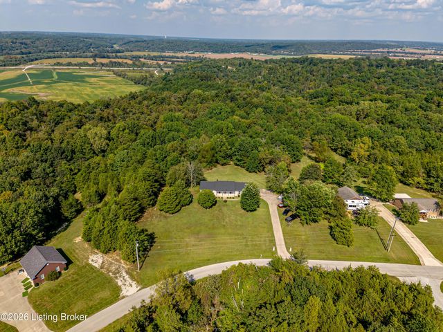 1196 Deerwood Dr, Coxs Creek, KY 40013