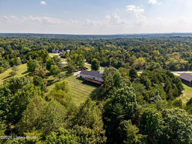 1196 Deerwood Dr, Coxs Creek, KY 40013