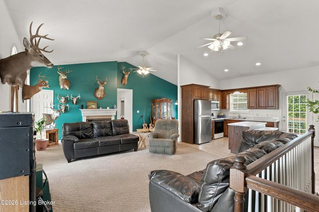 1196 Deerwood Dr, Coxs Creek, KY 40013