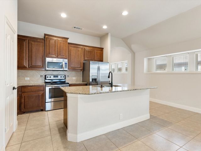 2106 Hanakoa Falls Drive, Anna, TX 75409