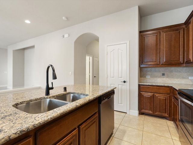 2106 Hanakoa Falls Drive, Anna, TX 75409