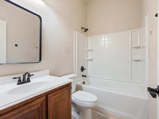 2106 Hanakoa Falls Drive, Anna, TX 75409