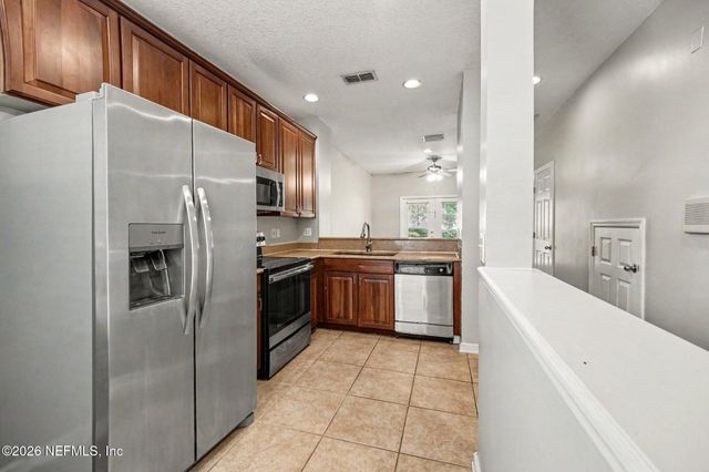 1517 FIELDVIEW Drive, Jacksonville, FL 32225