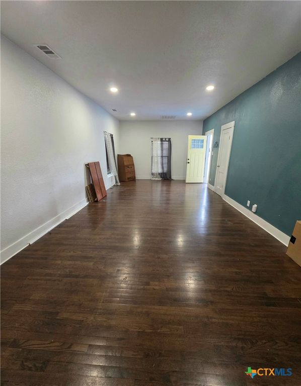 Image 11 of property listing at 702 N 8th Street, Temple, TX 76501