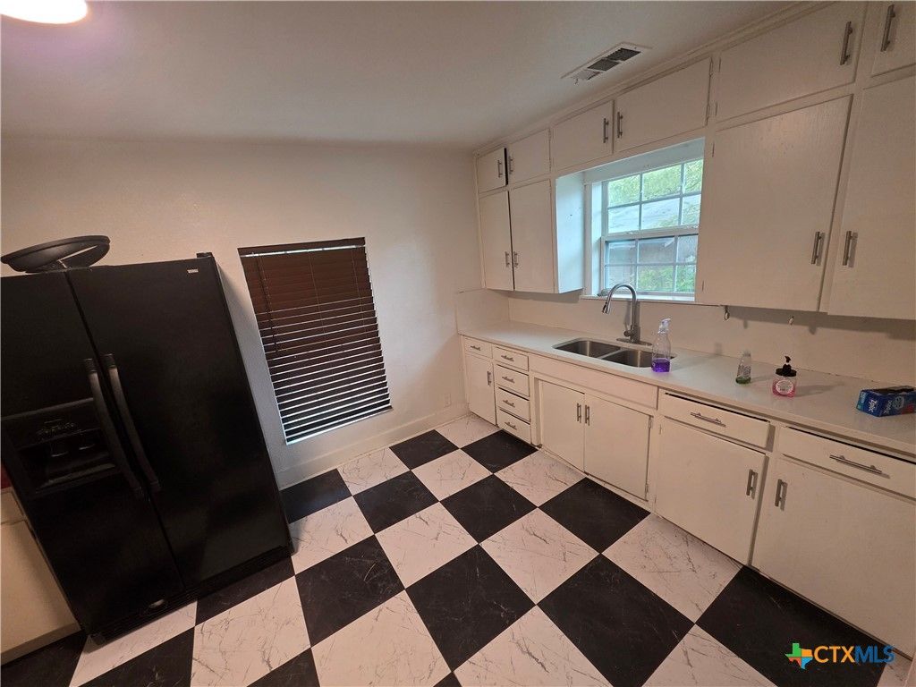 Image 5 of property listing at 702 N 8th Street, Temple, TX 76501