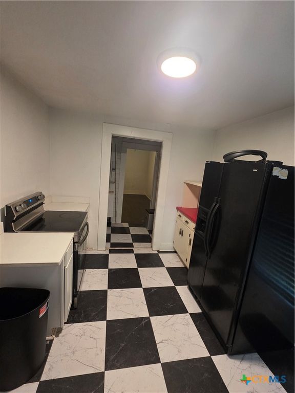 Image 6 of property listing at 702 N 8th Street, Temple, TX 76501