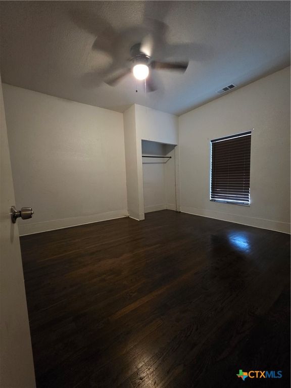 Image 8 of property listing at 702 N 8th Street, Temple, TX 76501
