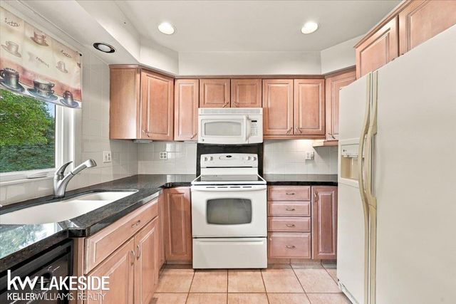 45491 Meadows Square, Macomb, MI 48044