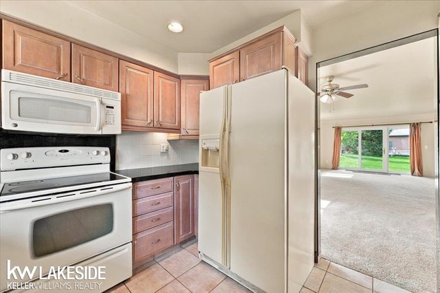 45491 Meadows Square, Macomb, MI 48044