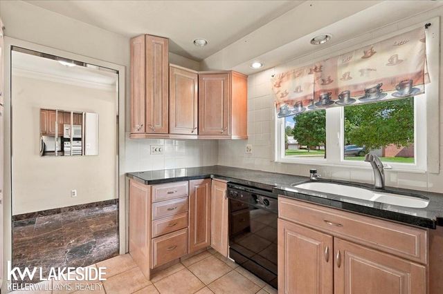 45491 Meadows Square, Macomb, MI 48044
