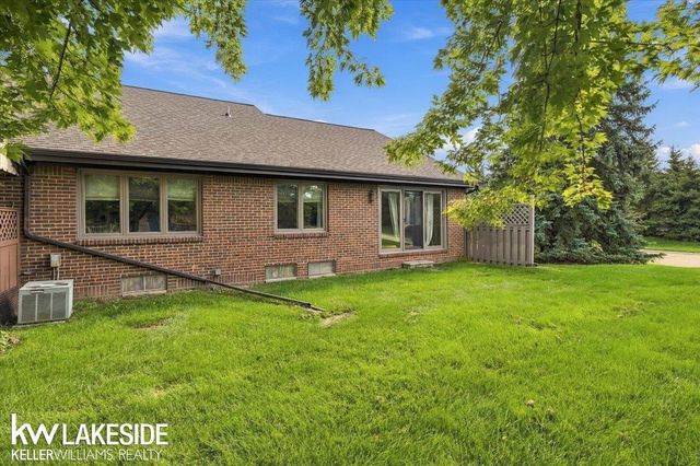 45491 Meadows Square, Macomb, MI 48044