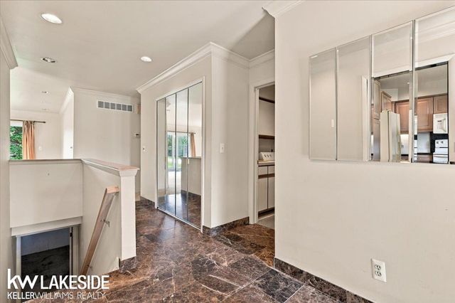 45491 Meadows Square, Macomb, MI 48044