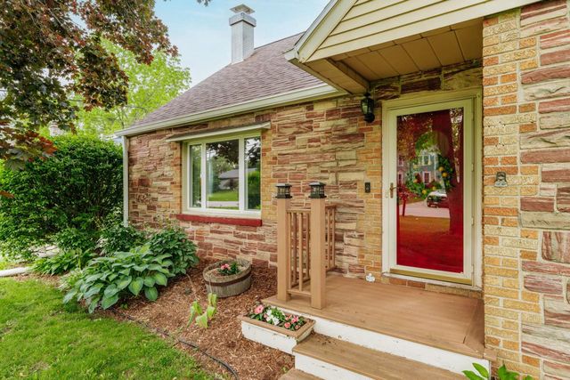 7405 S Pennsylvania AVENUE, Oak Creek, WI 53154