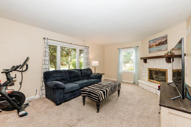 7405 S Pennsylvania AVENUE, Oak Creek, WI 53154