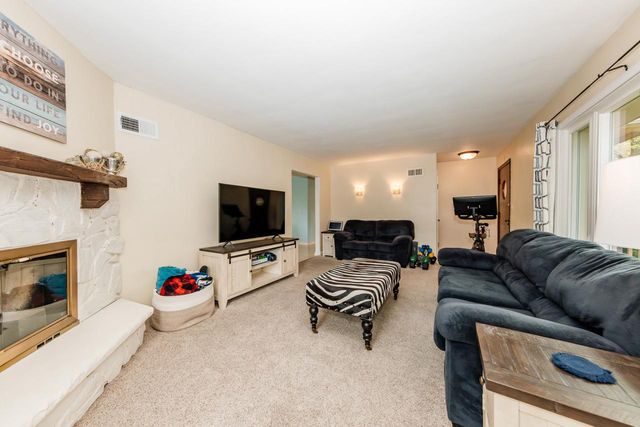 7405 S Pennsylvania AVENUE, Oak Creek, WI 53154