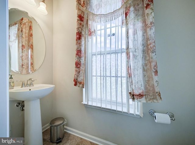 29 ENDEAVOR BLVD, East Windsor, NJ 08520
